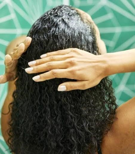 THE SCIENCE BEHIND OILING THE SCALP AND HAIR